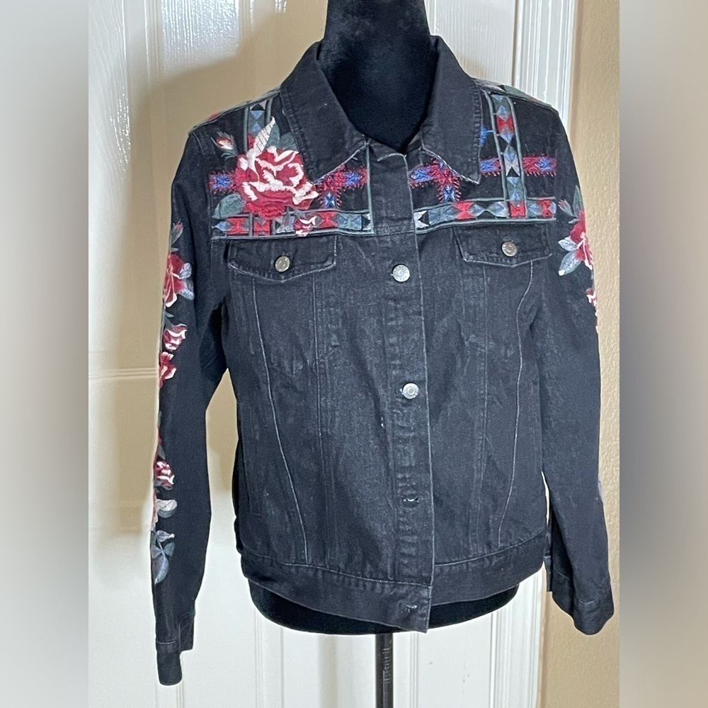 Johnny Was Denim Jean Jacket Size Large Floral Embroidered​​​​​​​​​​​